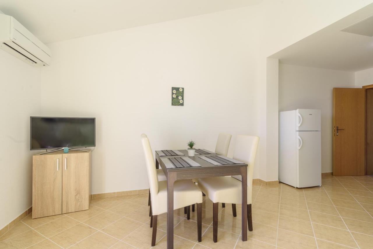 טרוגיר Apartmani Emil מראה חיצוני תמונה